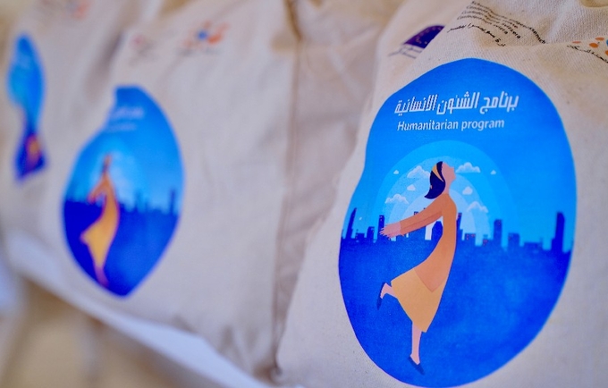 يقوم صندوق الأمم المتحدة للسكان بتوزيع ٢٠،٠٠٠ حقيبة كرامة للنساء والفتيات